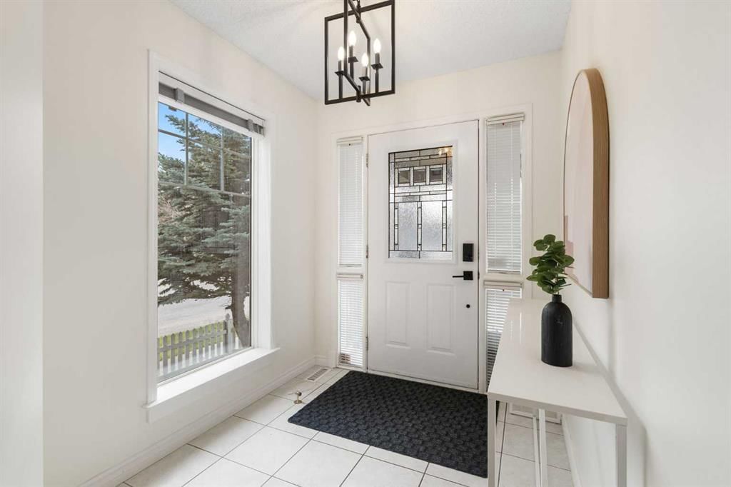 66 Inverness Close SE, Calgary — photo 3 of 50