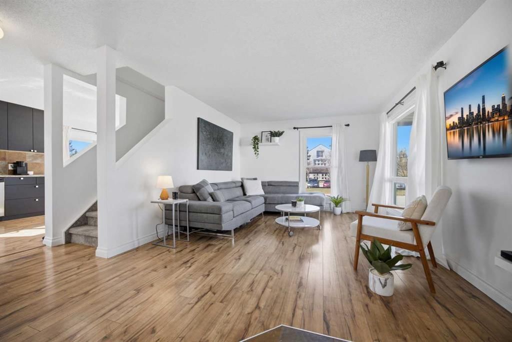 221 Deerpoint Lane SE, Calgary — photo 3 of 33