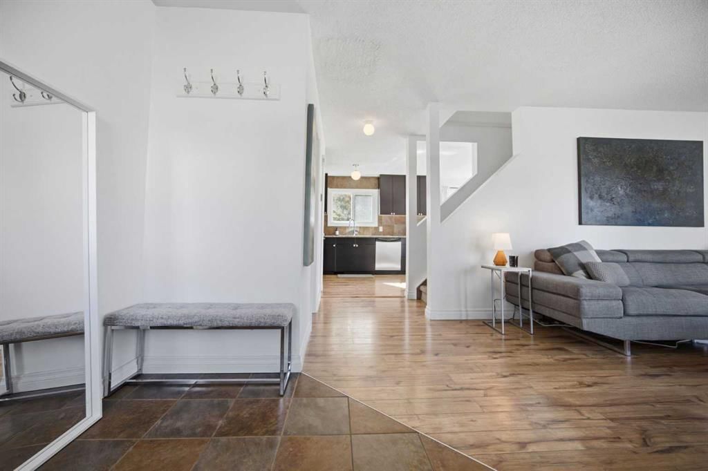 221 Deerpoint Lane SE, Calgary — photo 5 of 33