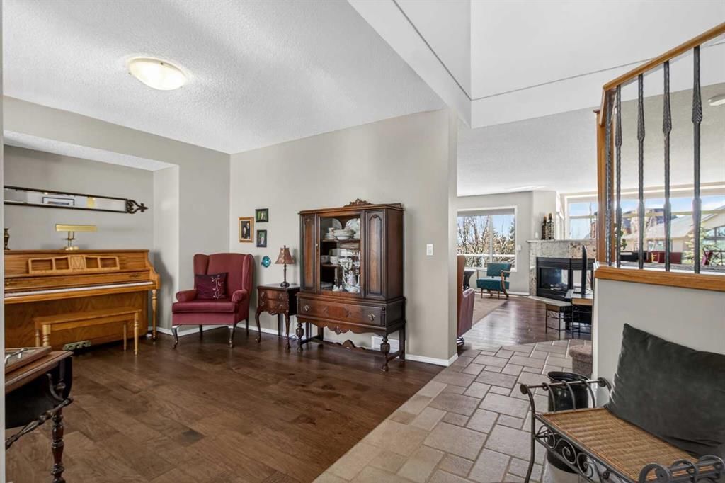 3737 Springbank Drive SW, Calgary — photo 2 of 44
