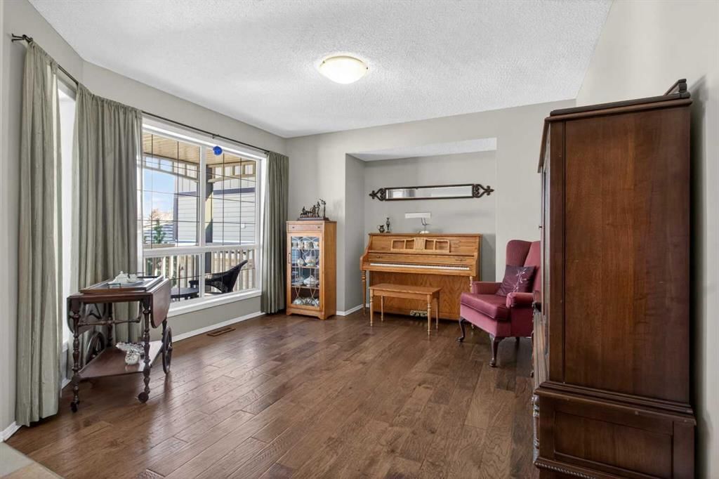 3737 Springbank Drive SW, Calgary — photo 3 of 44