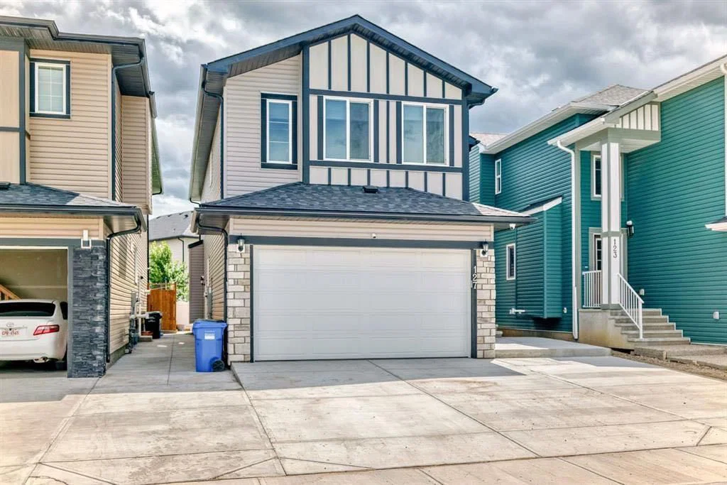 127 Saddlecrest Grove NE, Calgary — main listing photo