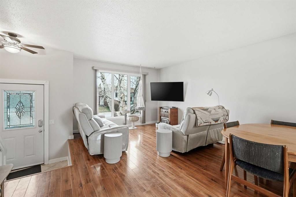 20 Dovely Way SE, Calgary — photo 2 of 44