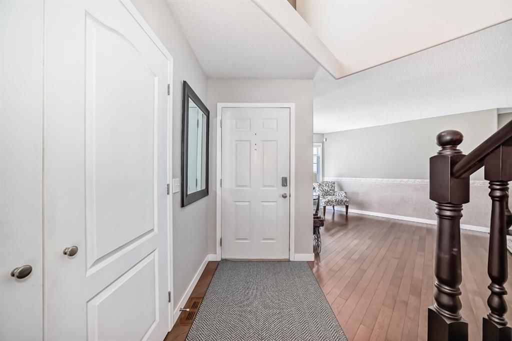 3094 Douglasdale Boulevard SE, Calgary — photo 2 of 49