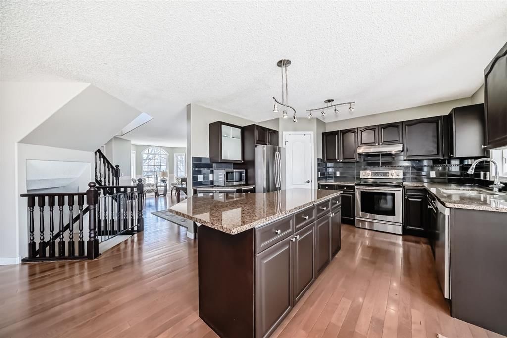 3094 Douglasdale Boulevard SE, Calgary — photo 5 of 49