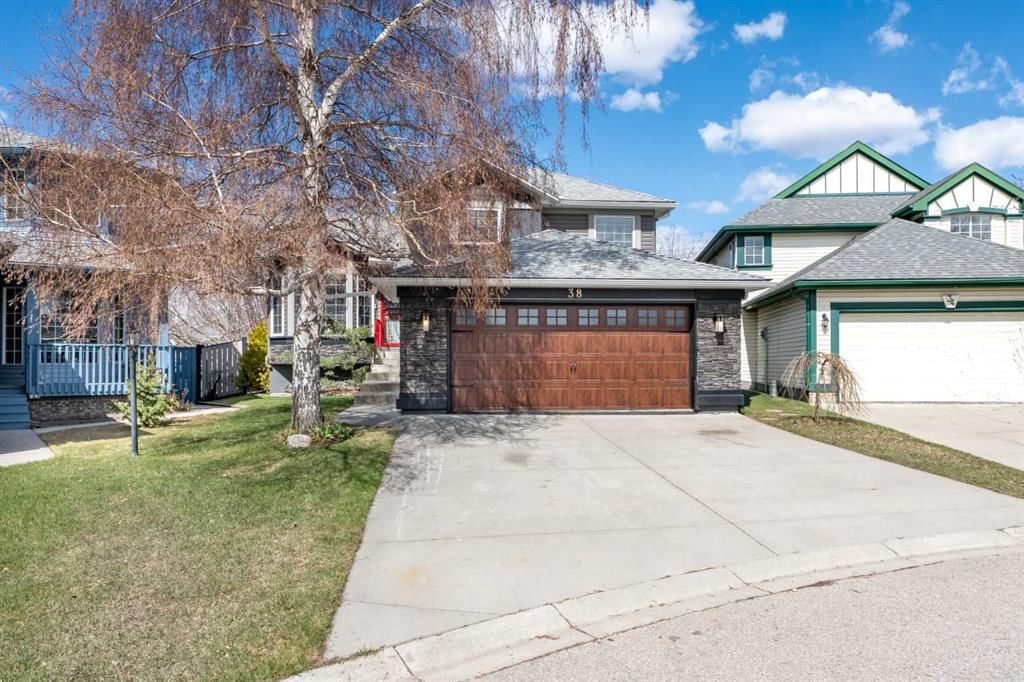 38 Shawbrooke Place SW, Calgary — photo 2 of 47