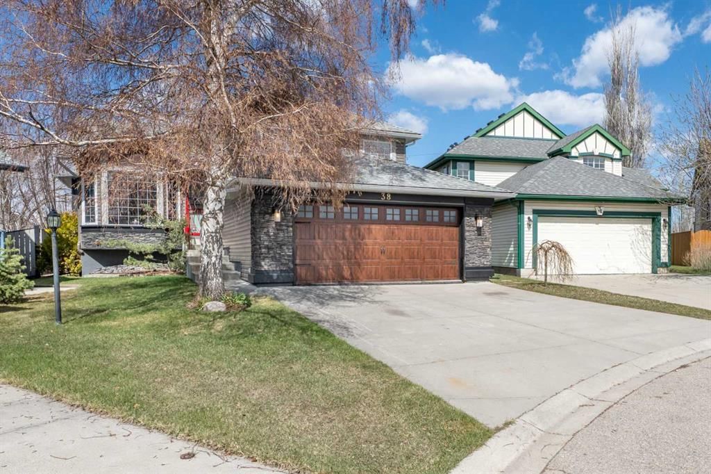 38 Shawbrooke Place SW, Calgary — photo 3 of 47