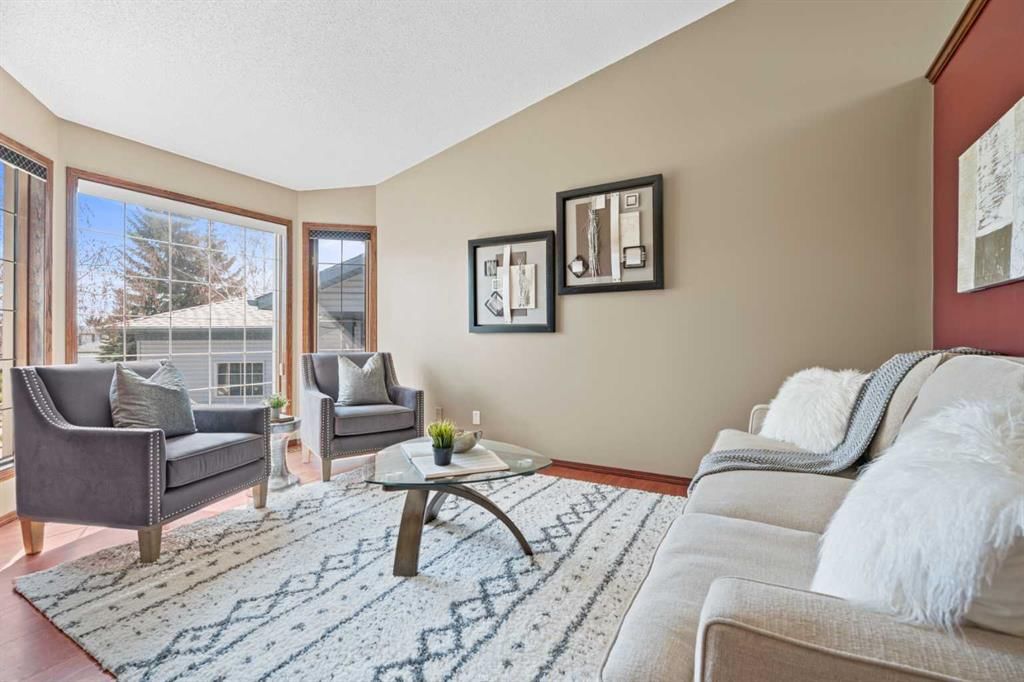 38 Shawbrooke Place SW, Calgary — photo 4 of 47
