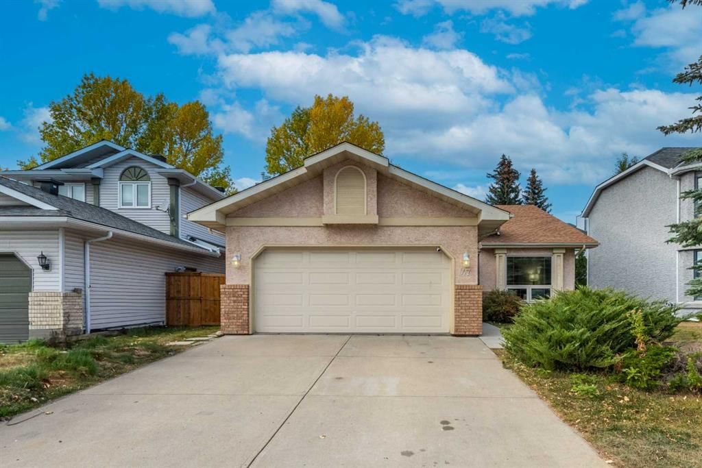 47 Hawkstone Drive NW, Calgary — photo 2 of 48