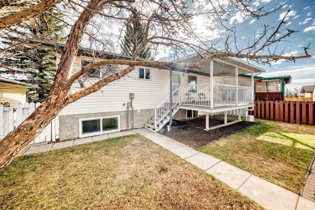 1515 Ranchlands Way NW, Calgary — photo 3 of 46