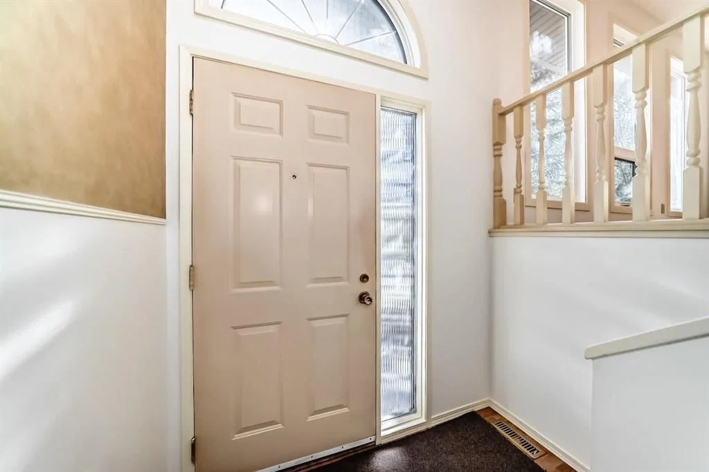 1515 Ranchlands Way NW, Calgary — photo 4 of 46