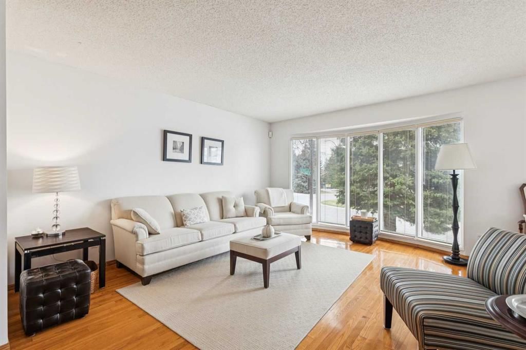 87 Edforth Road NW, Calgary — photo 3 of 41
