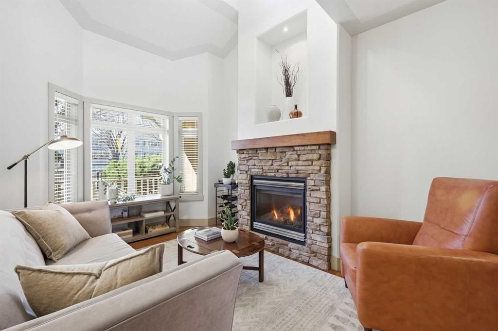4014 Patricia Landing SW, Calgary — photo 3 of 43