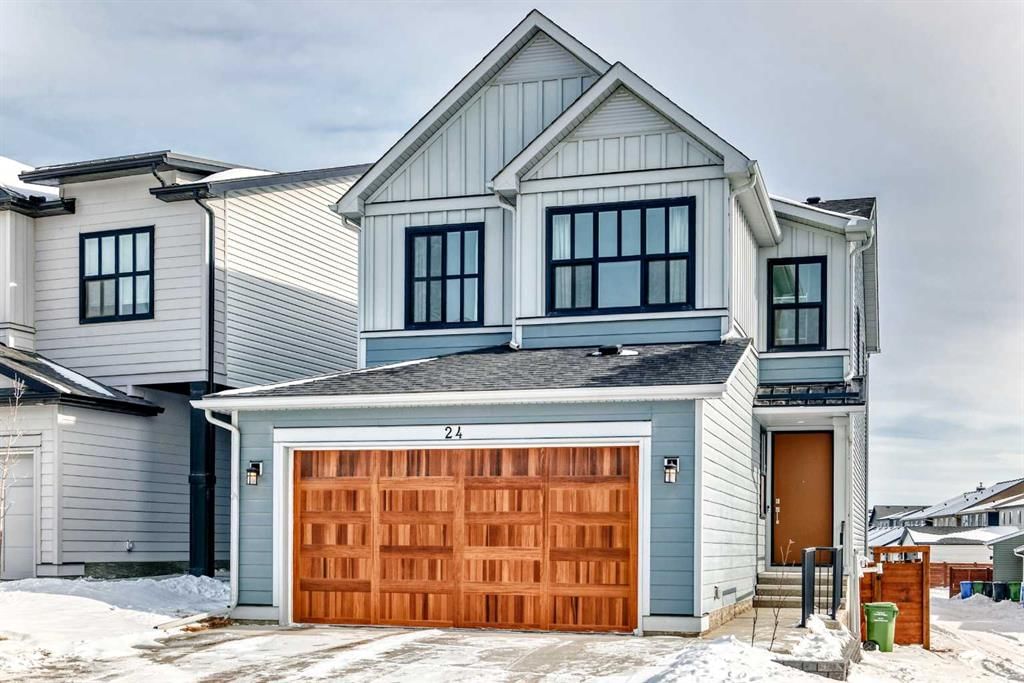 24 Royston Rise NW, Calgary — photo 3 of 44
