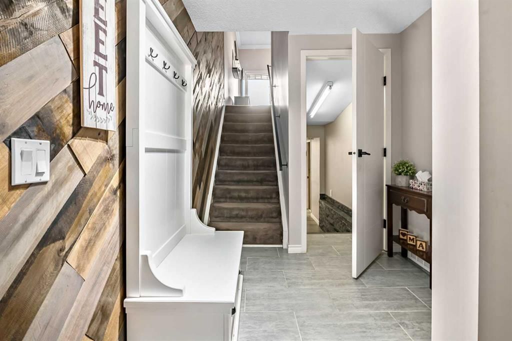 139 Woodglen Grove SW, Calgary — photo 3 of 31