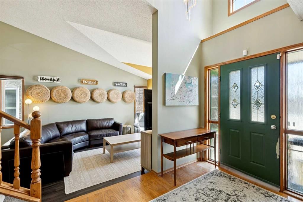 111 Scenic Ridge Court NW, Calgary — photo 2 of 48