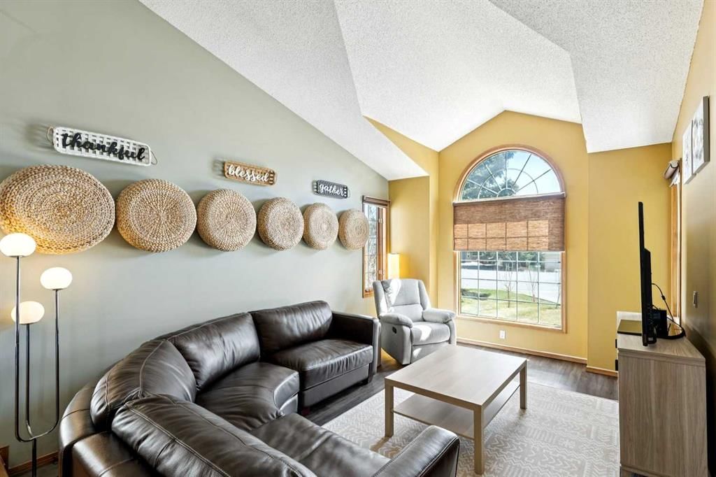 111 Scenic Ridge Court NW, Calgary — photo 3 of 48
