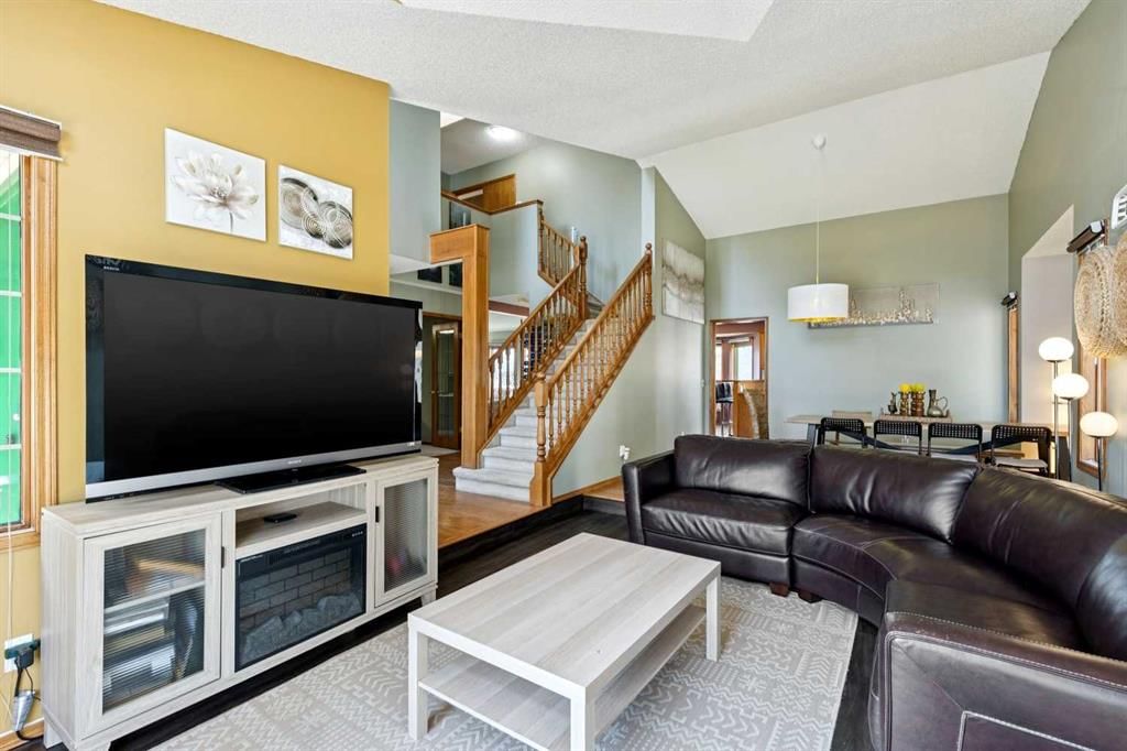 111 Scenic Ridge Court NW, Calgary — photo 5 of 48