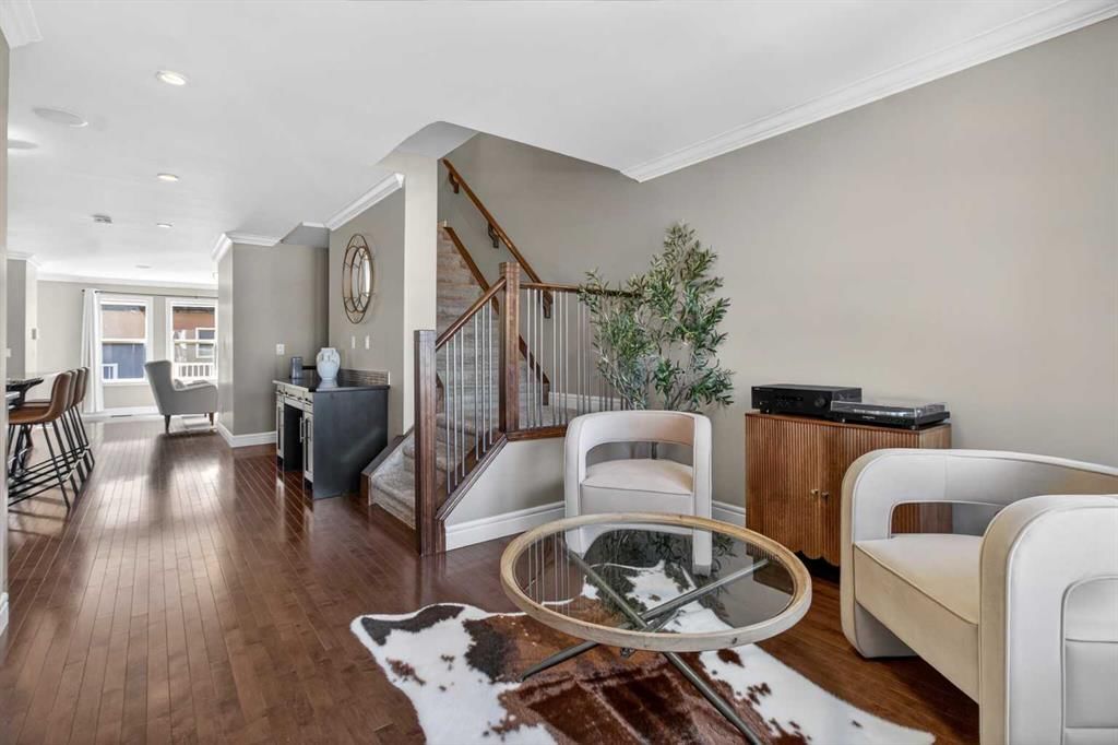 419 34 Avenue NE, Calgary — photo 4 of 48