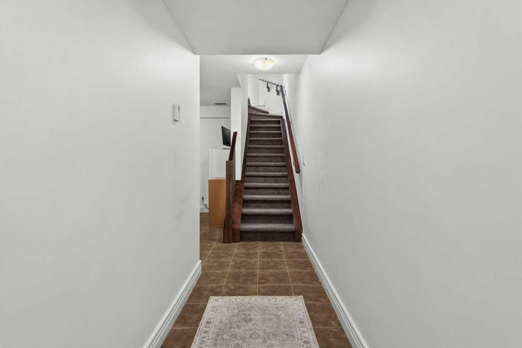 1, 164 Rockyledge View NW, Calgary — photo 5 of 30