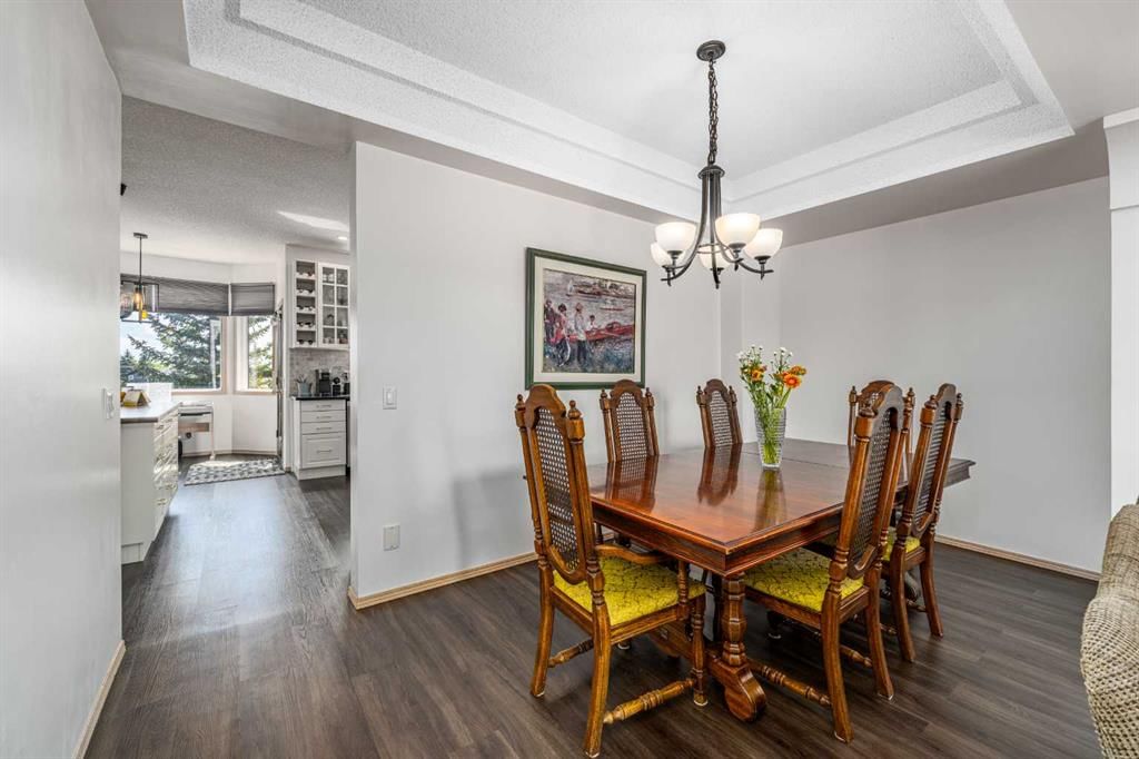 648 Scimitar Bay NW, Calgary — photo 5 of 32