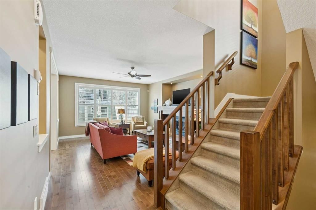 325 Evanspark Circle NW, Calgary — photo 4 of 34