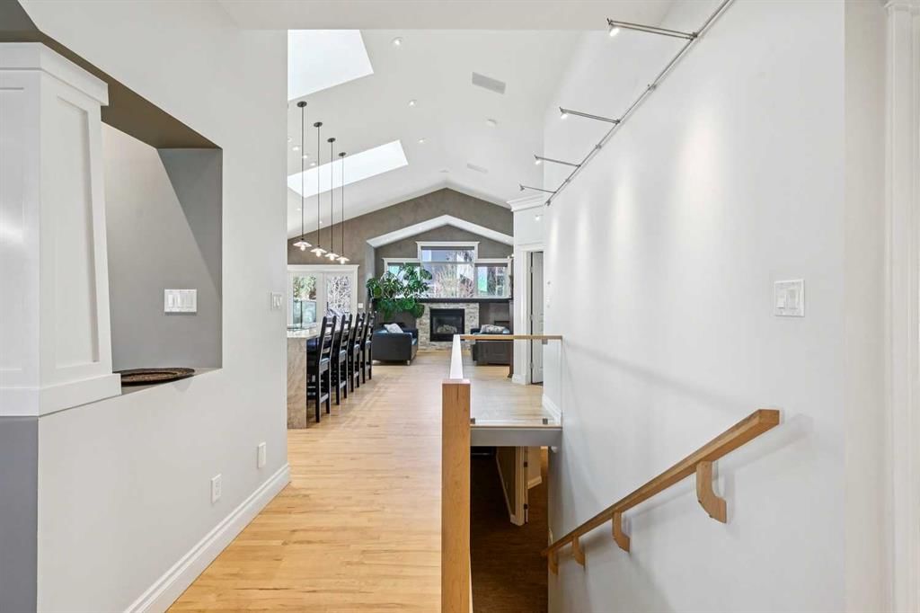 367 Discovery Place SW, Calgary — photo 3 of 48