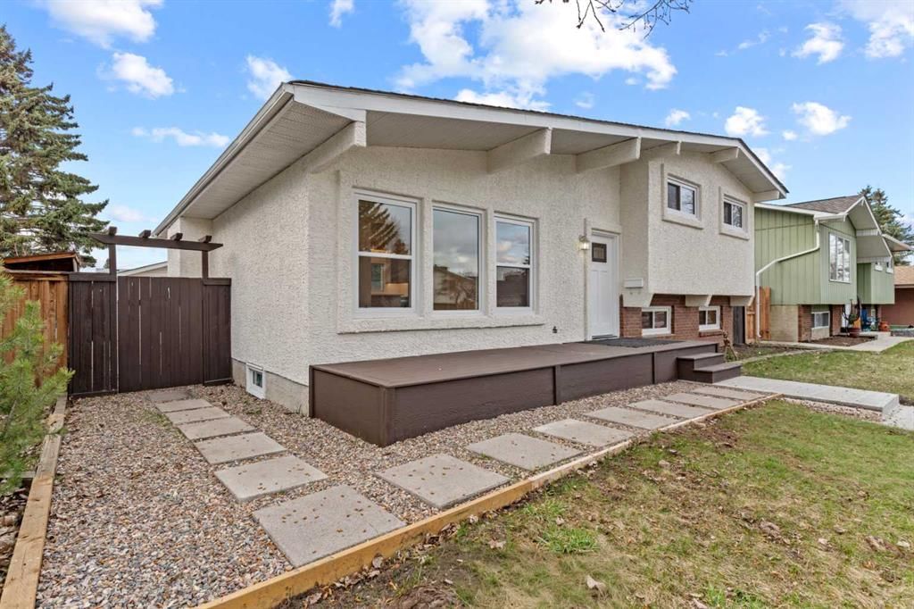 212 Queen Anne Road SE, Calgary — photo 2 of 35
