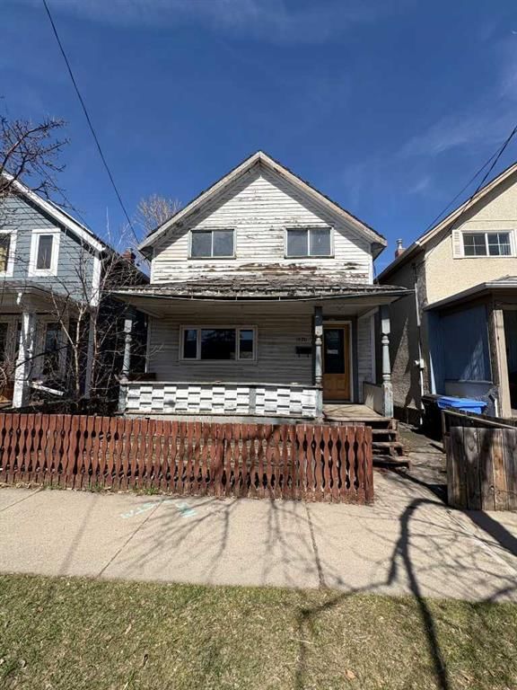 1626 24 Avenue SE, Calgary — main listing photo