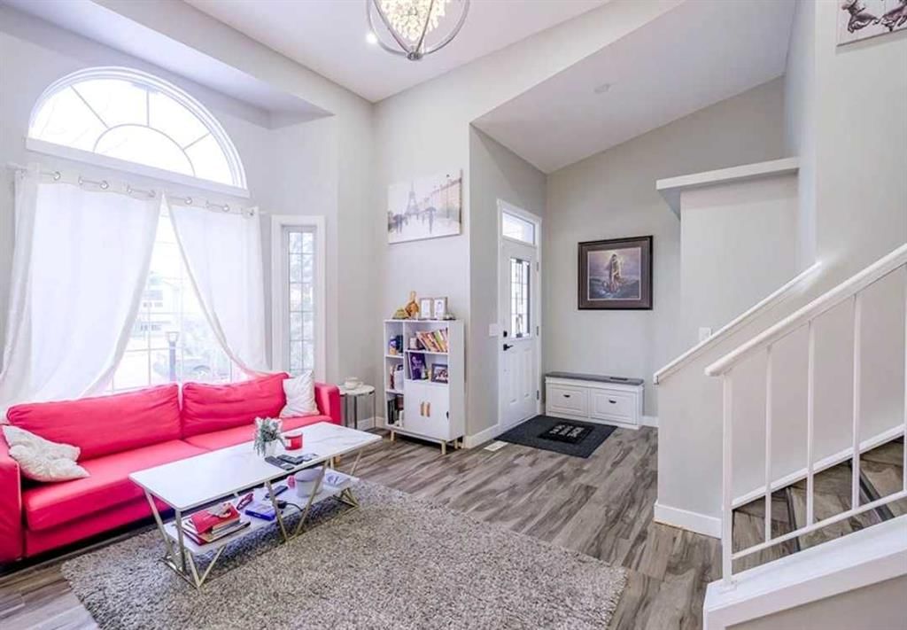 6923 Laguna Way NE, Calgary — photo 3 of 26