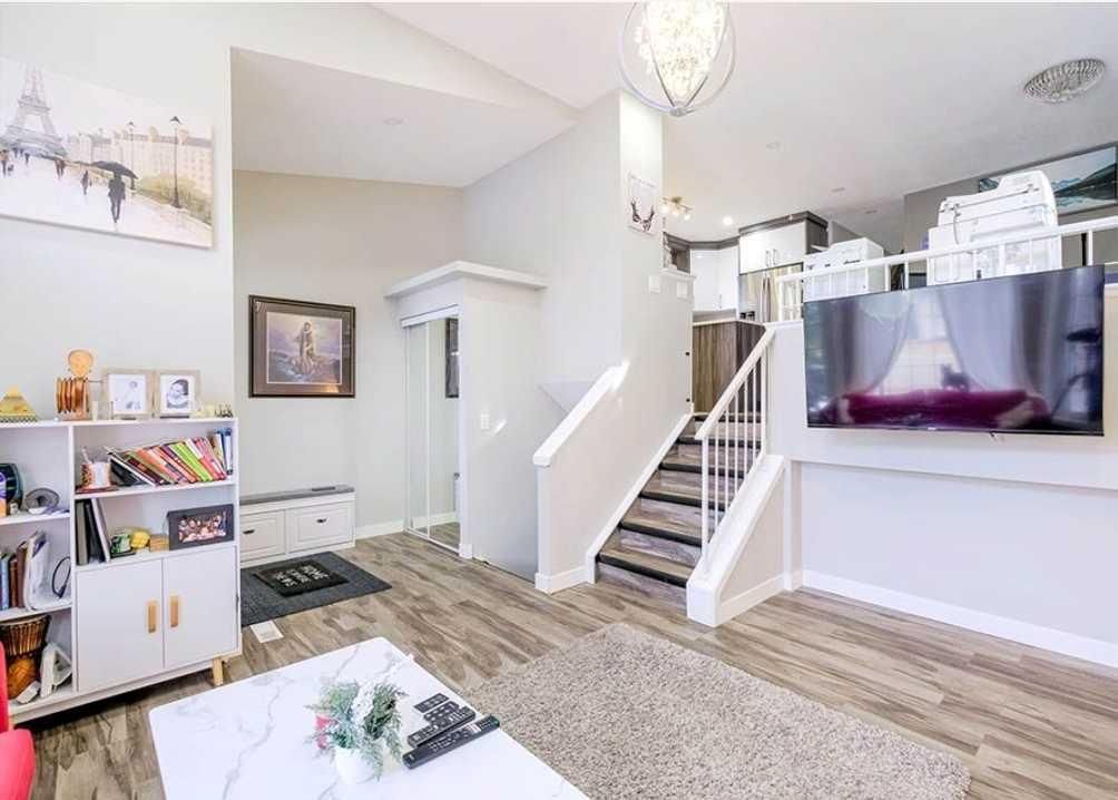 6923 Laguna Way NE, Calgary — photo 5 of 26