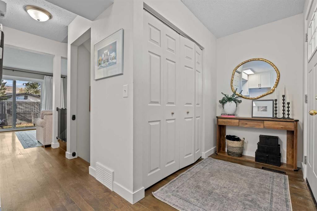 404, 6223 31 Avenue NW, Calgary — photo 4 of 49