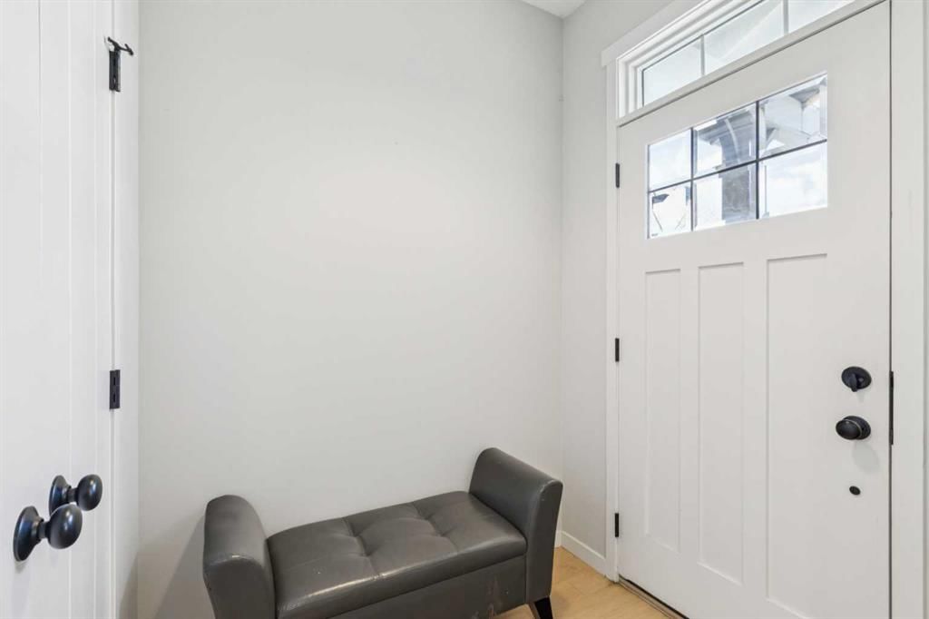 325 Marquis Heights SE, Calgary — photo 2 of 45