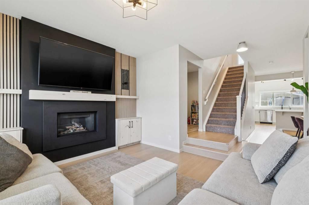325 Marquis Heights SE, Calgary — photo 4 of 45