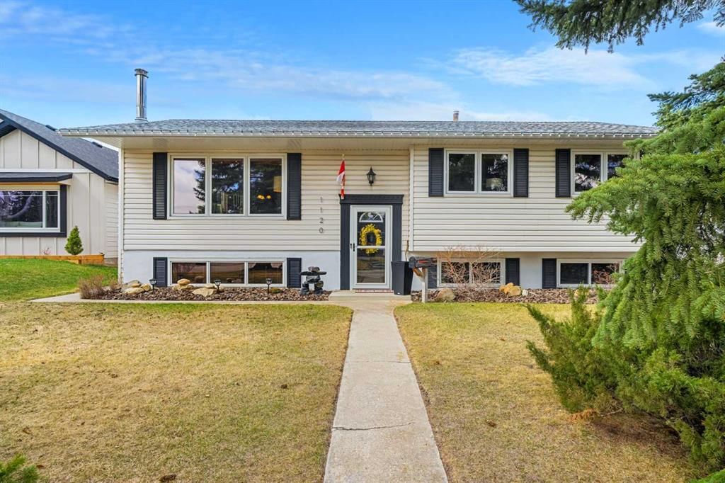 1120 Lake Wapta Place SE, Calgary — main listing photo