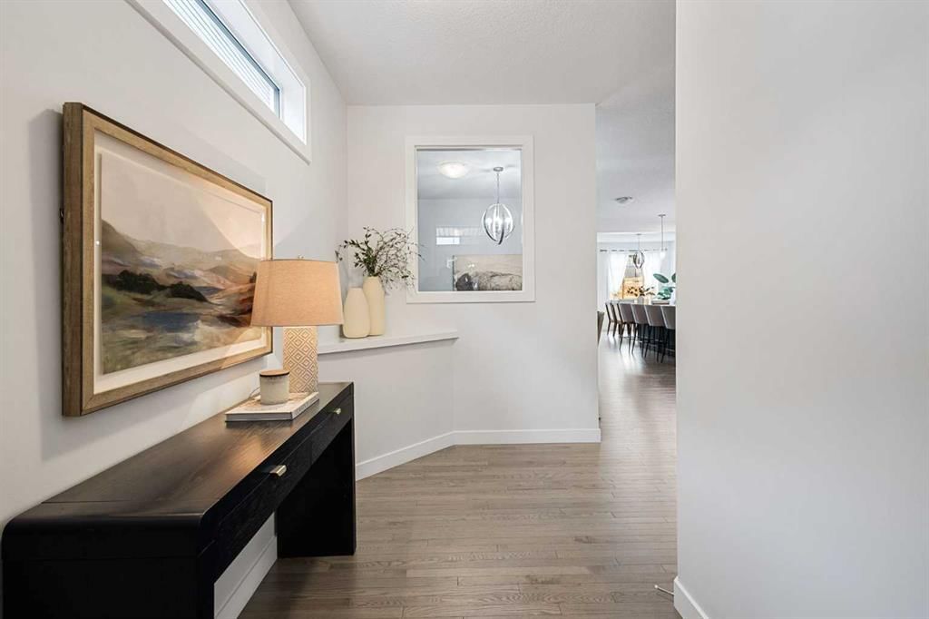 326 Crestmont Drive SW, Calgary — photo 3 of 40