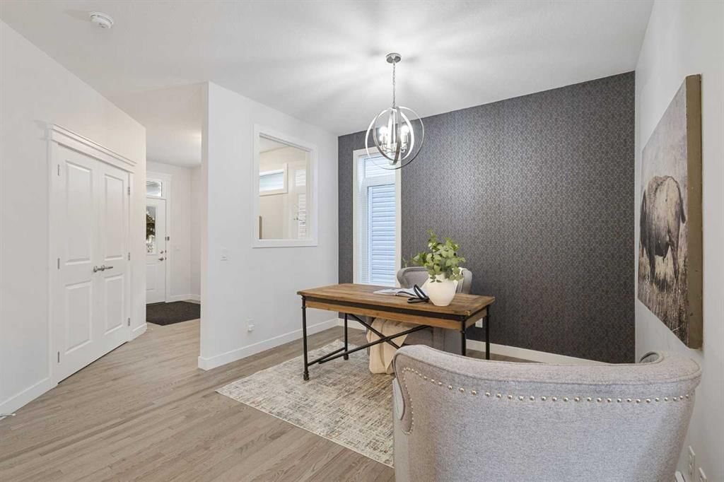 326 Crestmont Drive SW, Calgary — photo 5 of 40