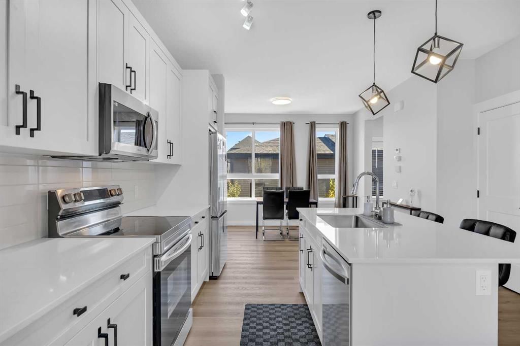 32 Silverton Glen Green SW, Calgary — photo 3 of 43