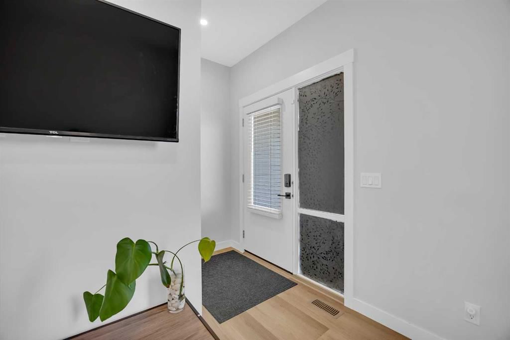 32 Silverton Glen Green SW, Calgary — photo 4 of 43