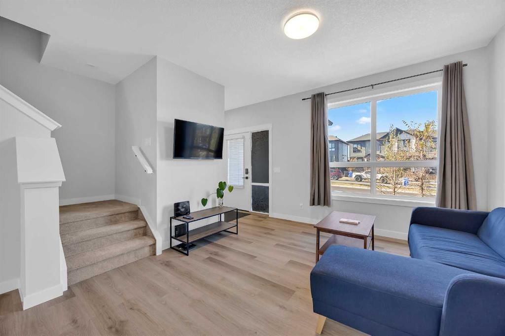 32 Silverton Glen Green SW, Calgary — photo 5 of 43