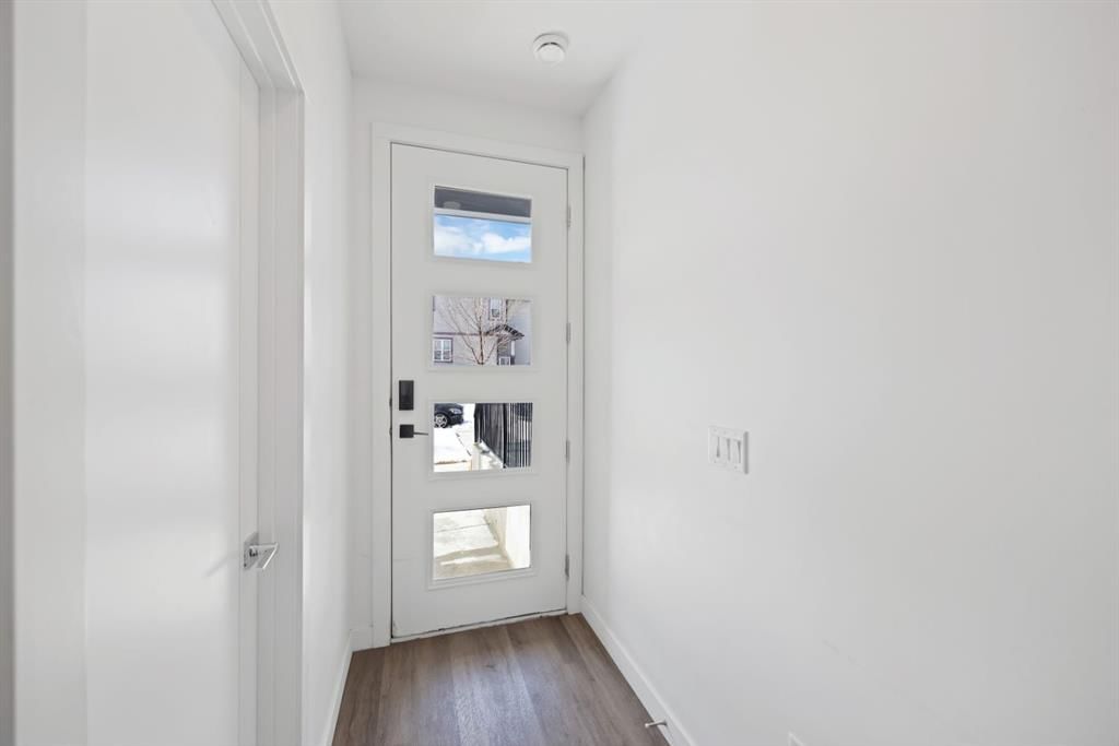 105 Panatella Square NW, Calgary — photo 4 of 47