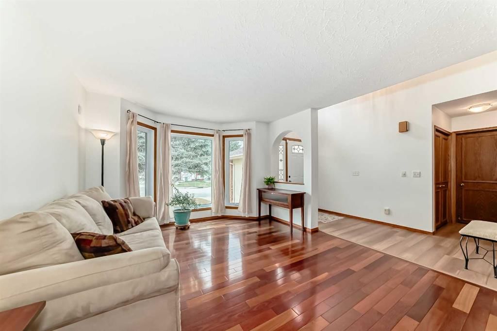 5 Woodmark Place SW, Calgary — photo 4 of 50