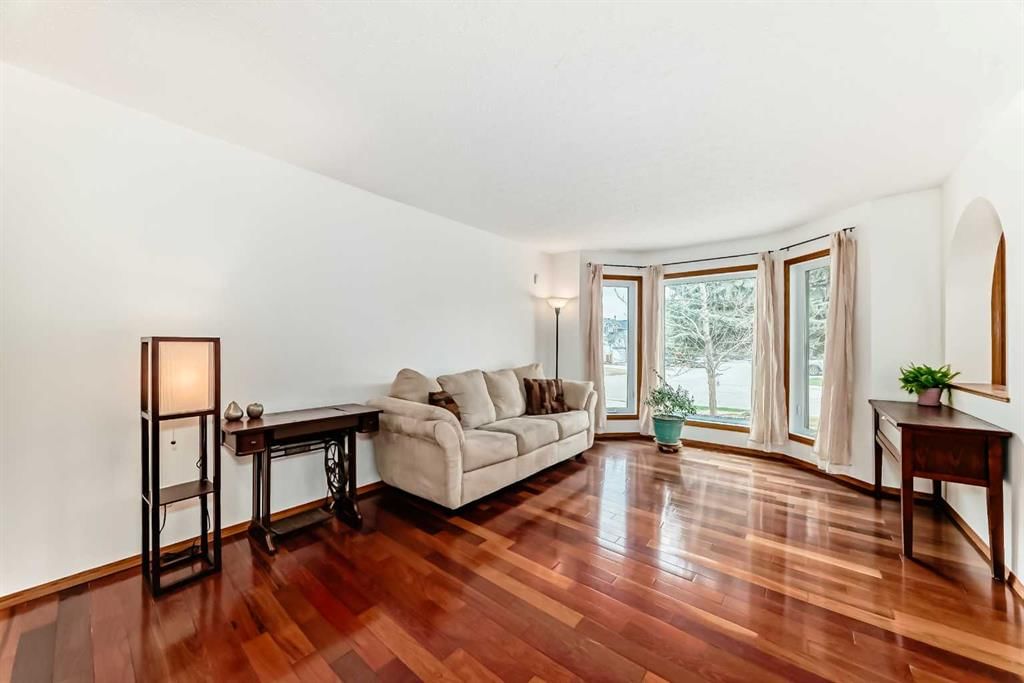 5 Woodmark Place SW, Calgary — photo 5 of 50
