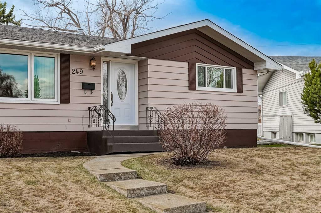 249 Westminster Drive SW, Calgary — photo 2 of 43
