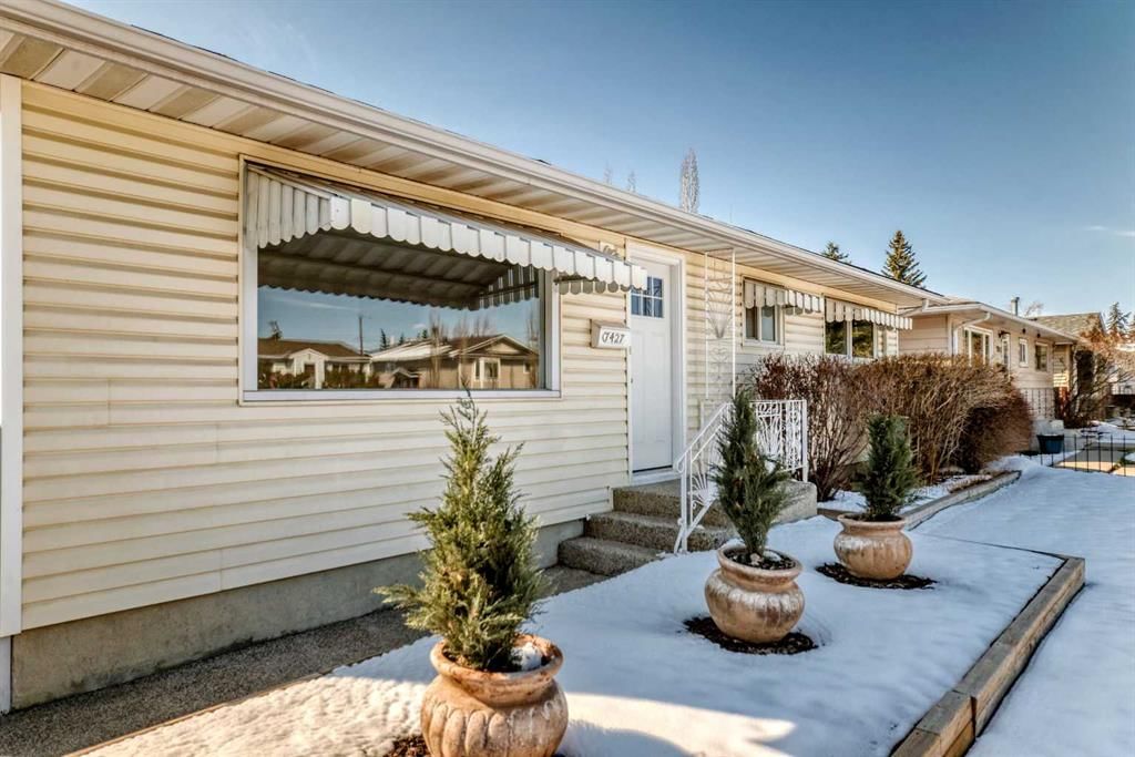 7427 25 Street SE, Calgary — photo 2 of 41