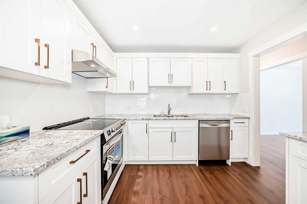 7427 25 Street SE, Calgary — photo 4 of 41