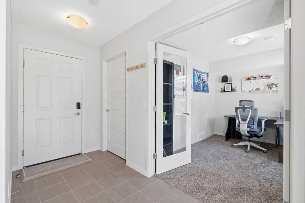 95 Nolanlake Cove NW, Calgary — photo 5 of 37