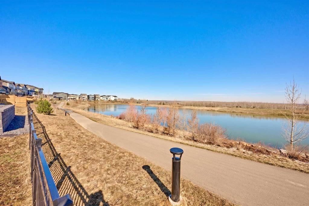 834 Alpine Drive SW, Calgary — photo 2 of 46