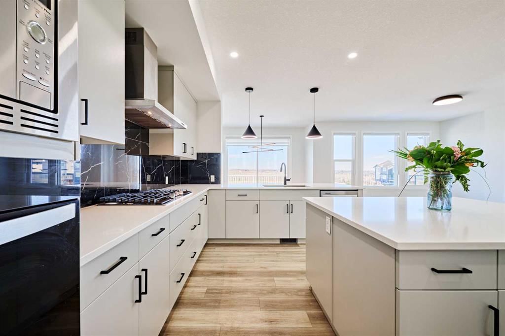 834 Alpine Drive SW, Calgary — photo 4 of 46
