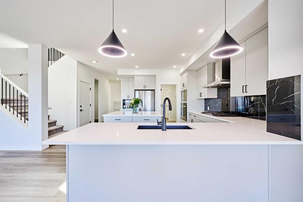 834 Alpine Drive SW, Calgary — photo 5 of 46